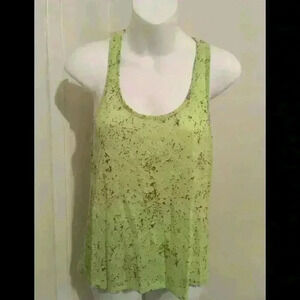 Green‎ keyhole back workout top